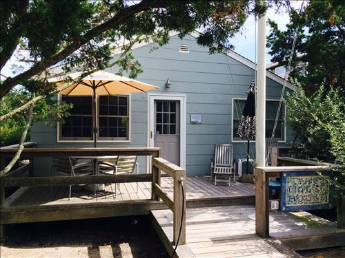 Fair Harbor Beach Cottage Close to Beach!